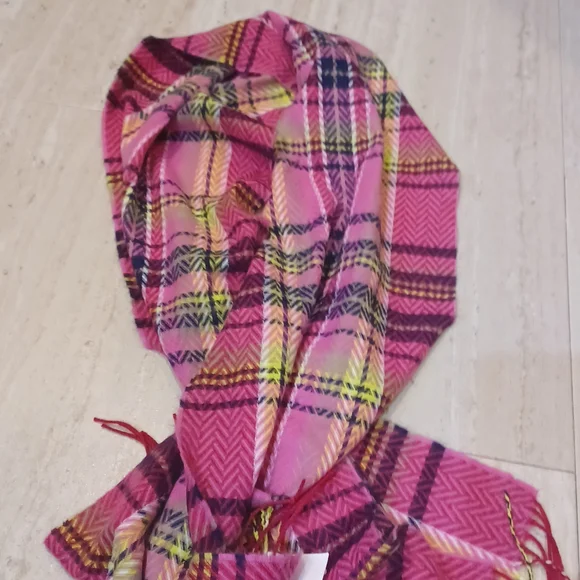 NWT D&Y Softer Than Cashmere Stunning Scarf - Picture 5 of 6